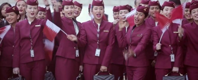 Hôtesse de l’air chez Qatar Airways